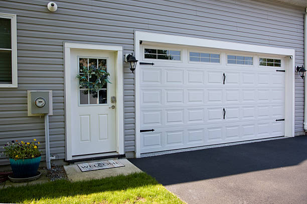 24/7 Emergency Garage Door Panel Replacement experts in Kingsland, TX